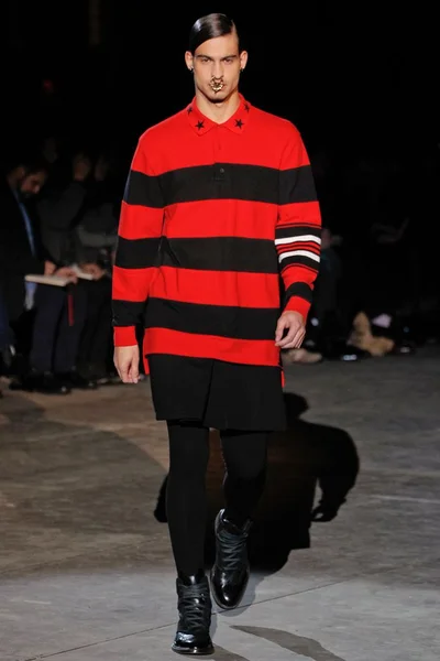 Look 11